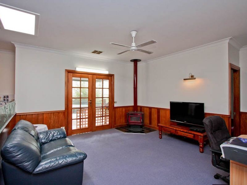 9 Boatmans Row, Eleebana NSW 2282