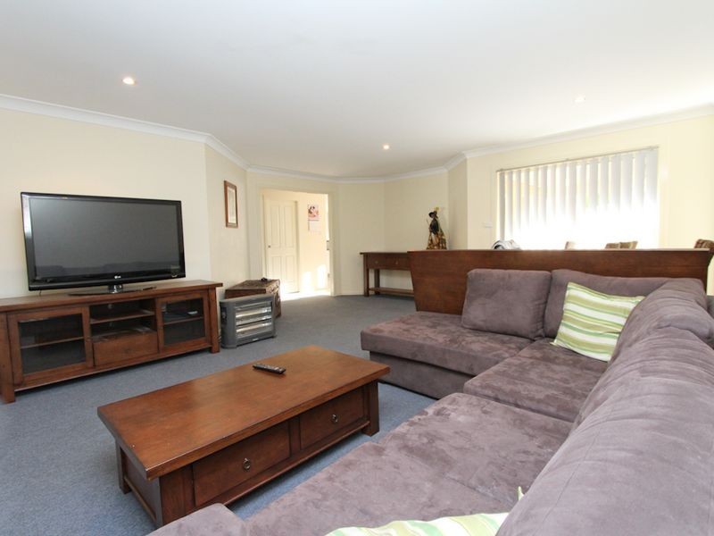 12 Seafarer Close, Belmont NSW 2280