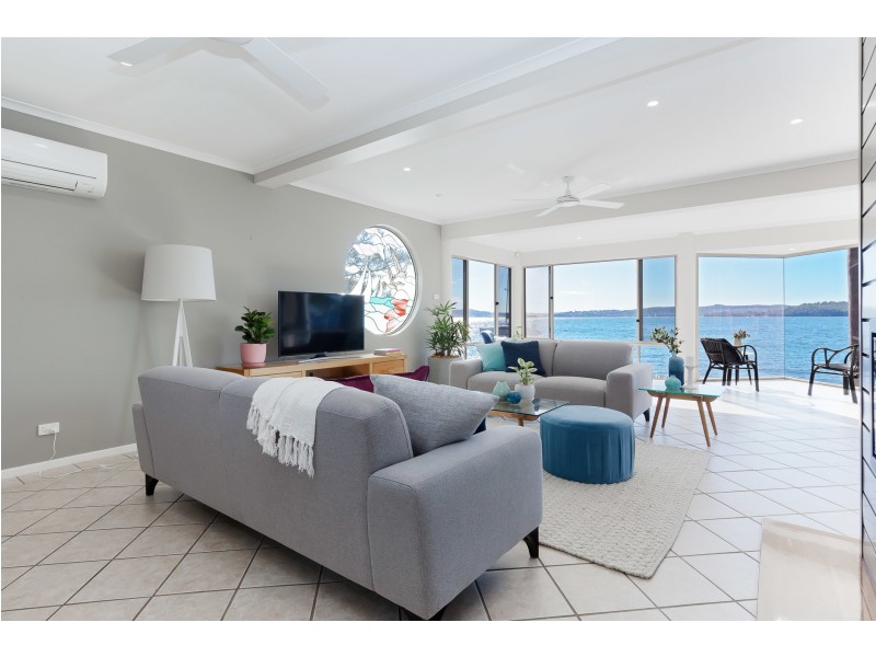 4 Yaringa Lane, Carey Bay NSW 2283