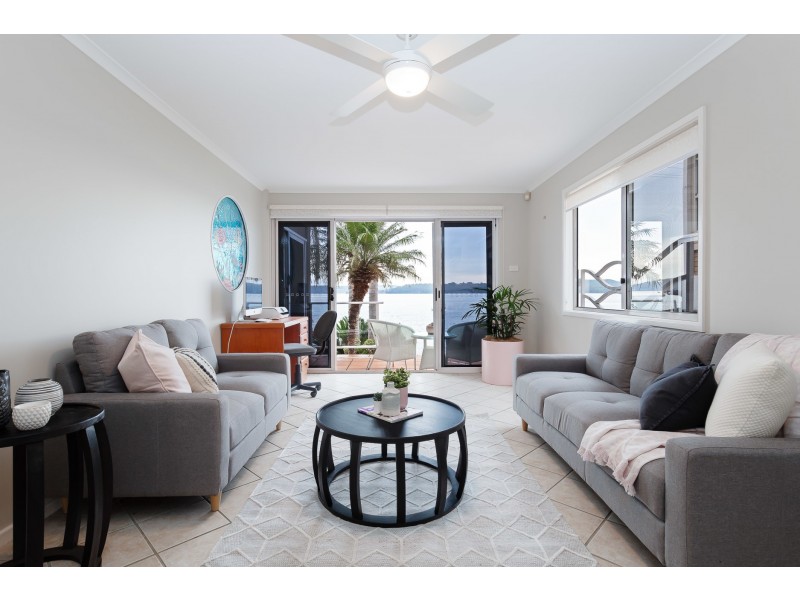 4 Yaringa Lane, Carey Bay NSW 2283
