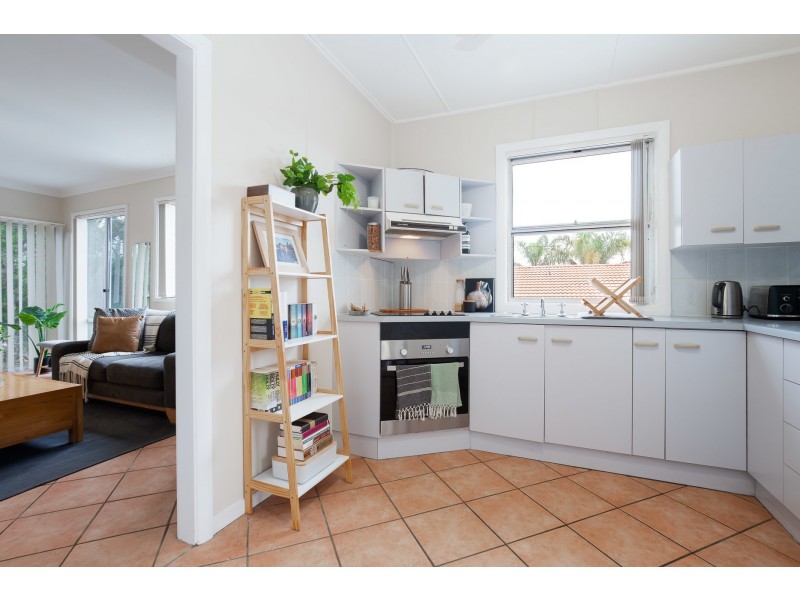 4 Yaringa Lane, Carey Bay NSW 2283