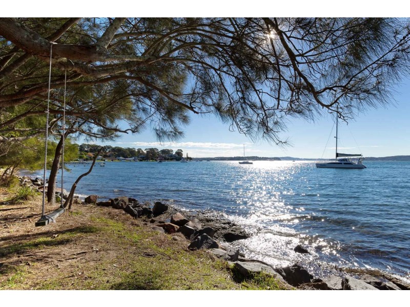4 Yaringa Lane, Carey Bay NSW 2283