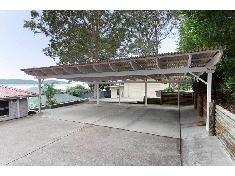 4 Yaringa Lane, Carey Bay NSW 2283