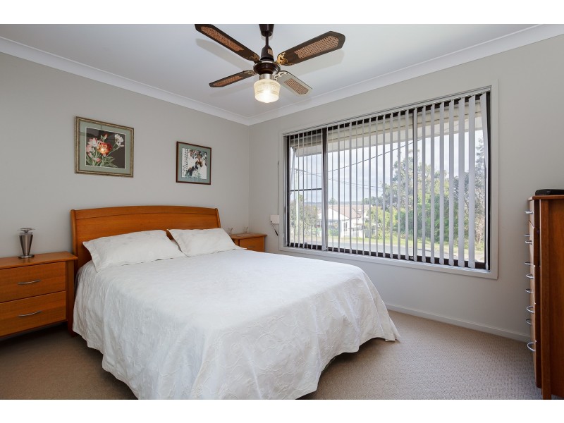 4 Davis Street, Speers Point NSW 2284
