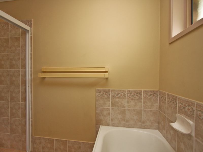 2a Whitehaven Drive, Lakelands NSW 2282