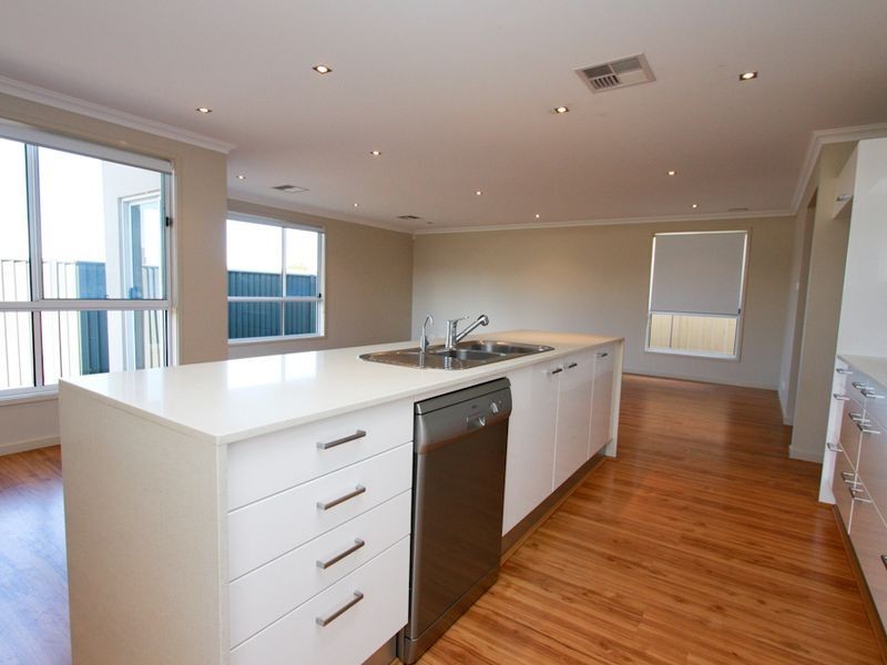 1 Japonica Place, Valentine NSW 2280