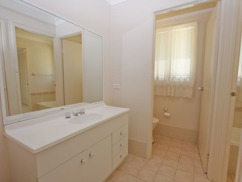 2 Gleeson Crescent, Eleebana NSW 2282