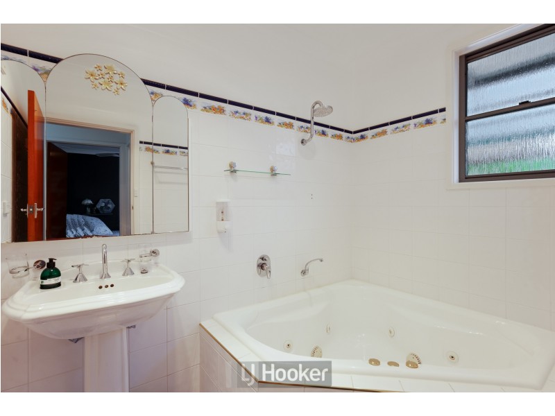 33 Barina Avenue, Kilaben Bay NSW 2283