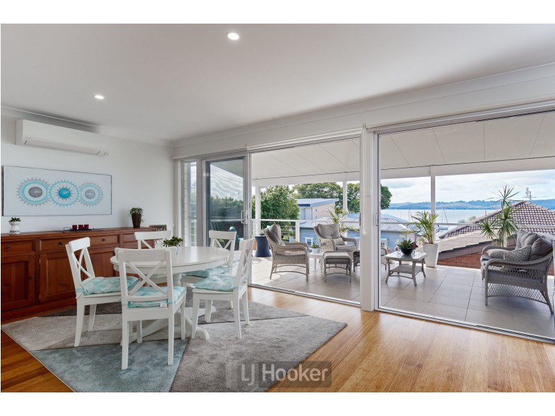 14 Skye Point Road, Coal Point NSW 2283