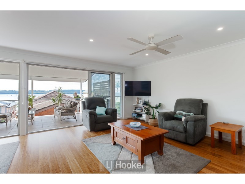 14 Skye Point Road, Coal Point NSW 2283