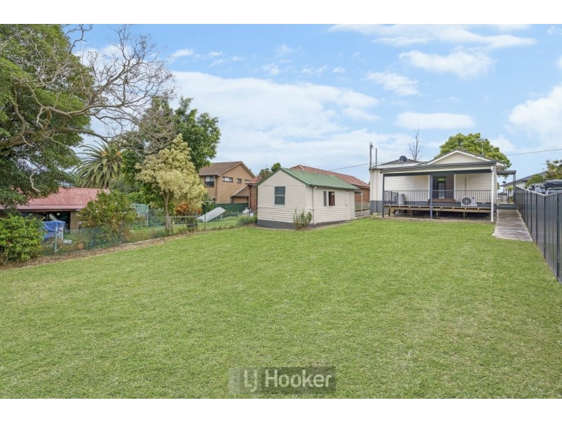 18 Chippindall Street, Speers Point NSW 2284