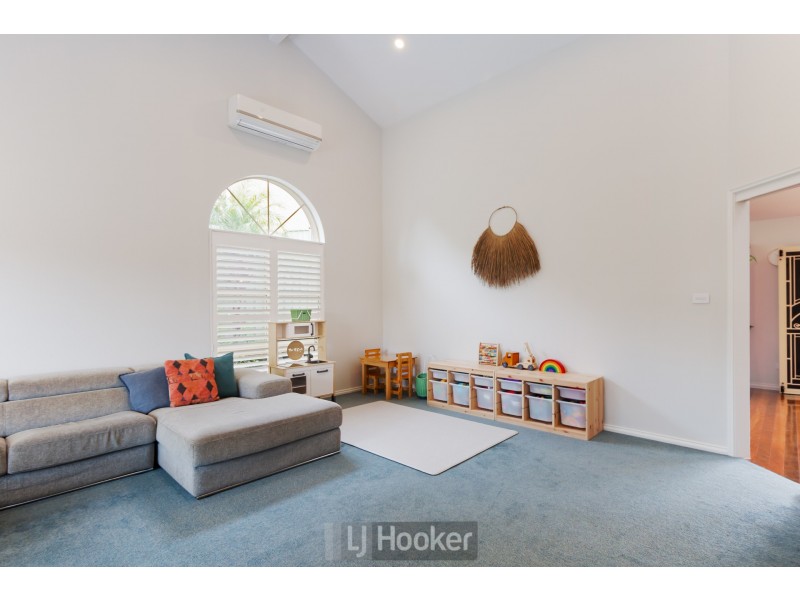 4 Hume Close, Macquarie Hills NSW 2285