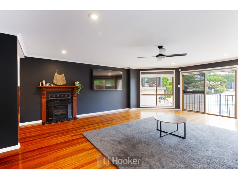 4 Hume Close, Macquarie Hills NSW 2285