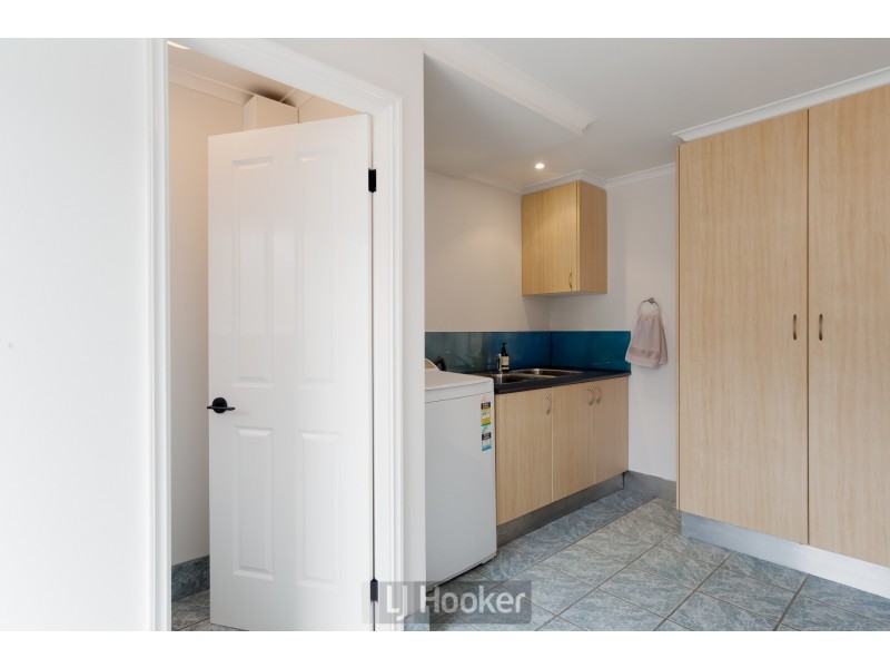 4 Hume Close, Macquarie Hills NSW 2285