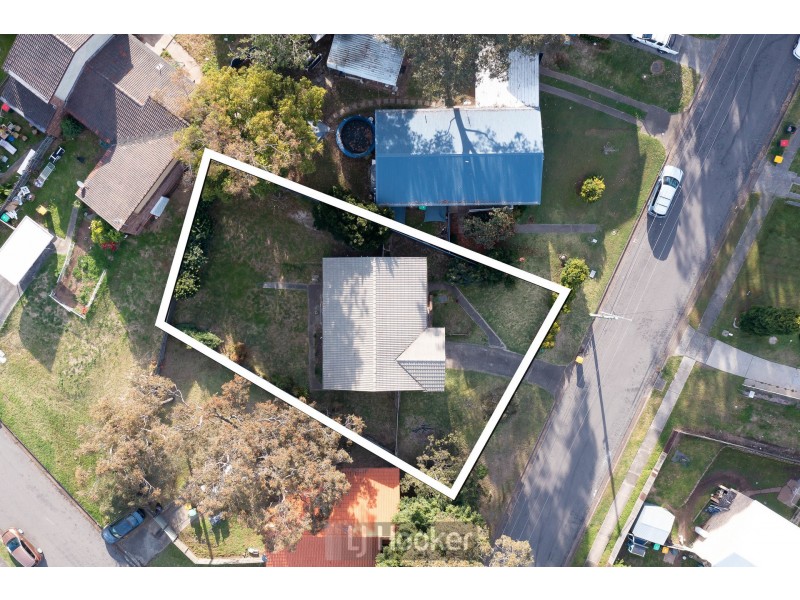 8 Threlkeld Drive, Bolton Point NSW 2283