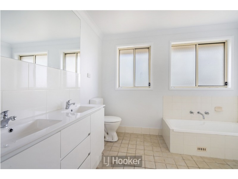 10 Burrawang Boulevard, Toronto NSW 2283