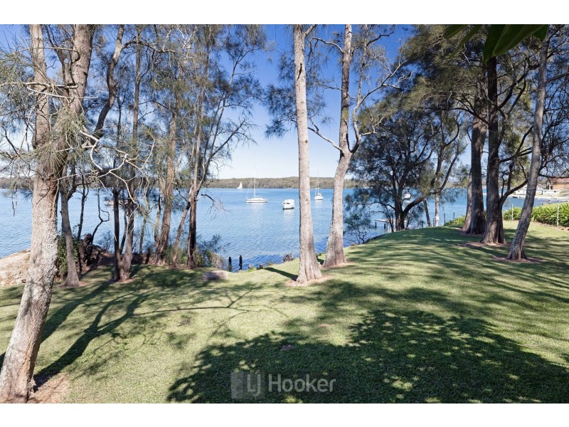 7 Coal Point Road, Coal Point NSW 2283