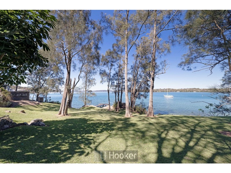 7 Coal Point Road, Coal Point NSW 2283