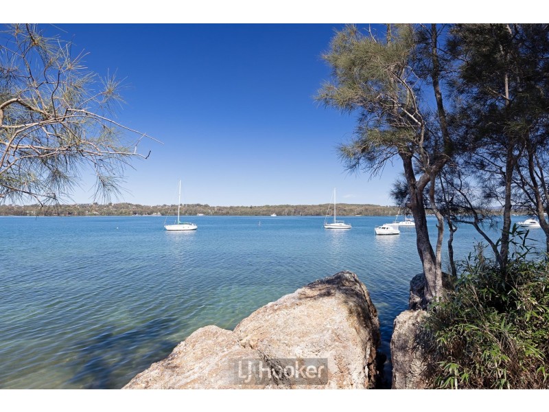 7 Coal Point Road, Coal Point NSW 2283