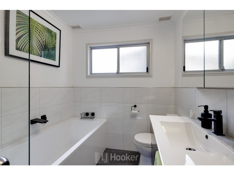 8 Bulkirra Place, Bolton Point NSW 2283