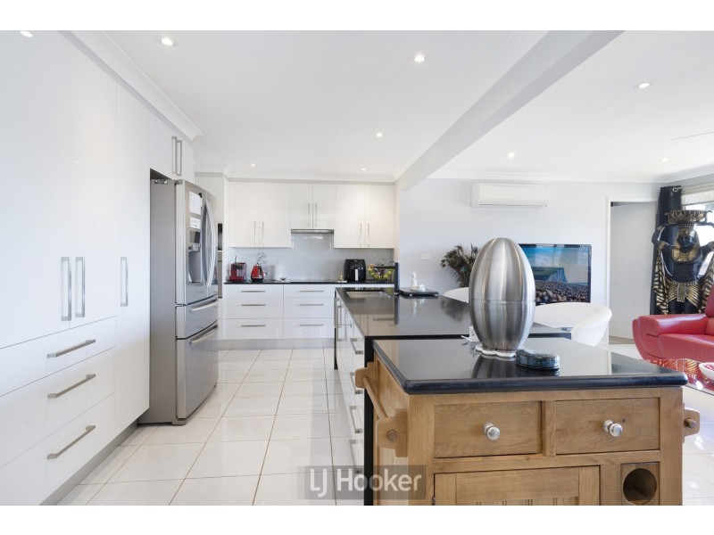 42 Alkrington Avenue, Fishing Point NSW 2283