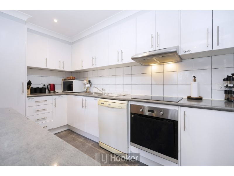 42 Alkrington Avenue, Fishing Point NSW 2283