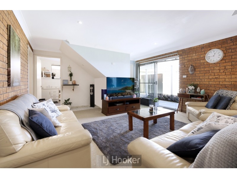 42 Alkrington Avenue, Fishing Point NSW 2283