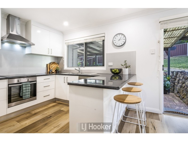 100 Lawson Road, Macquarie Hills NSW 2285