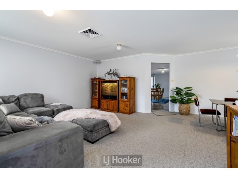 27 Bracken Close, Cameron Park NSW 2285