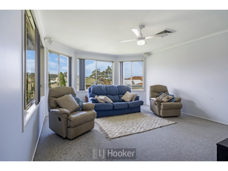 27 Bracken Close, Cameron Park NSW 2285