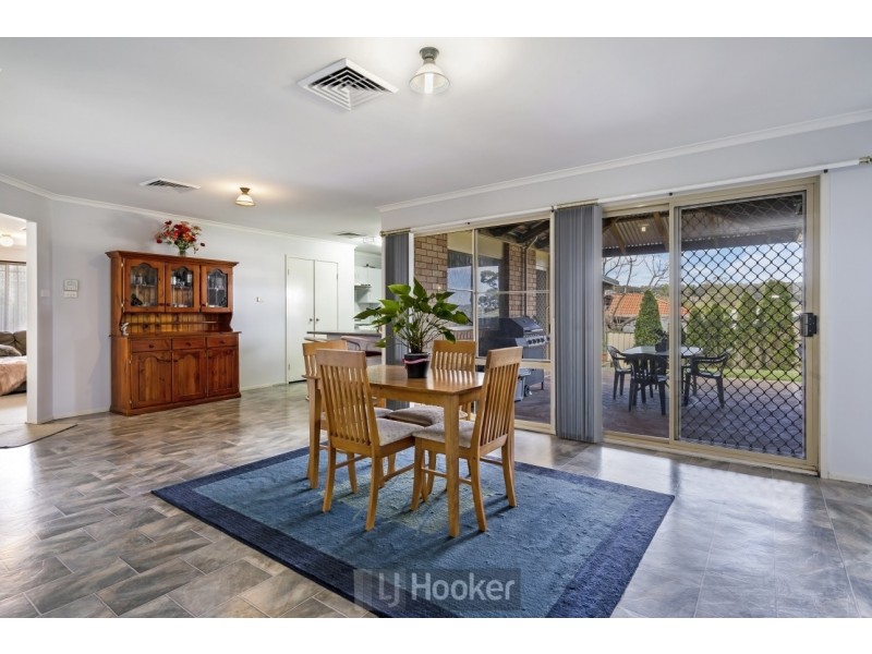 27 Bracken Close, Cameron Park NSW 2285