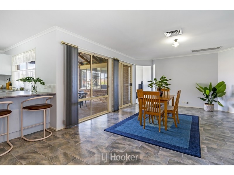 27 Bracken Close, Cameron Park NSW 2285