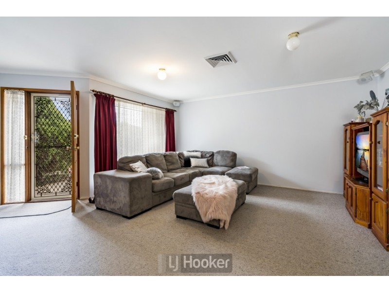 27 Bracken Close, Cameron Park NSW 2285