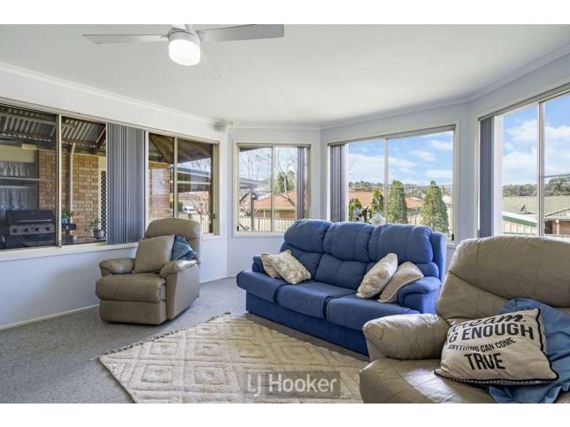 27 Bracken Close, Cameron Park NSW 2285
