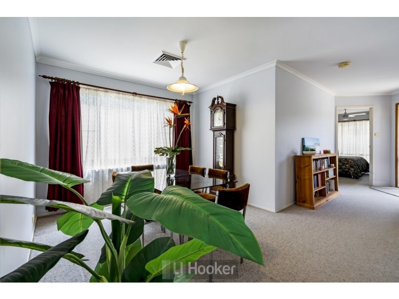 27 Bracken Close, Cameron Park NSW 2285