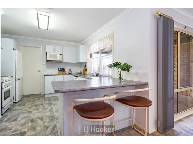 27 Bracken Close, Cameron Park NSW 2285
