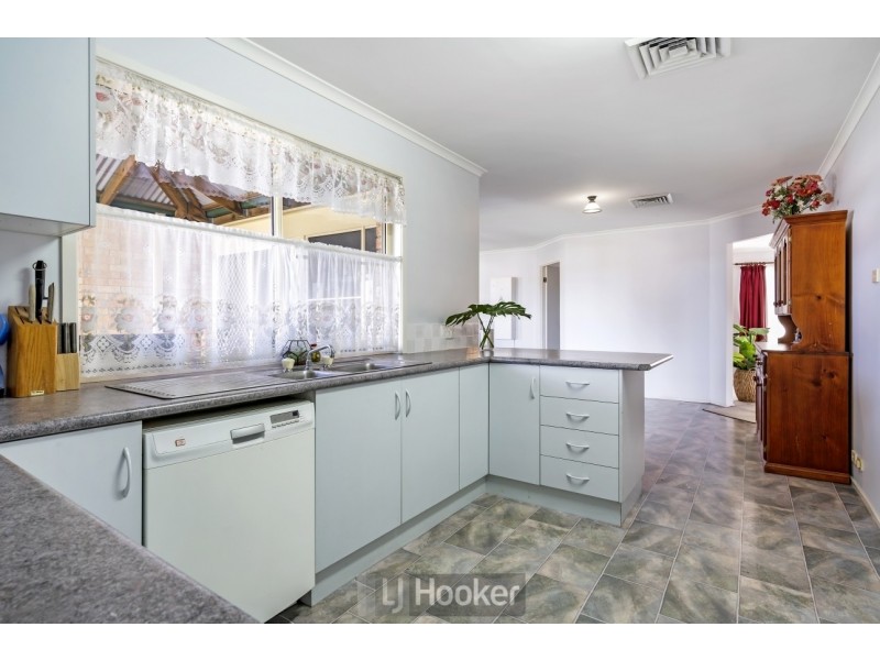 27 Bracken Close, Cameron Park NSW 2285