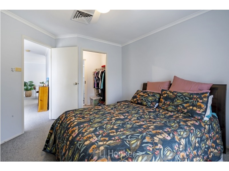 27 Bracken Close, Cameron Park NSW 2285