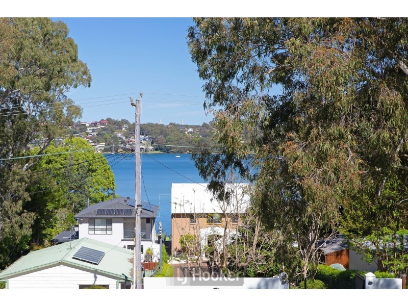 158 Coal Point Road, Coal Point NSW 2283