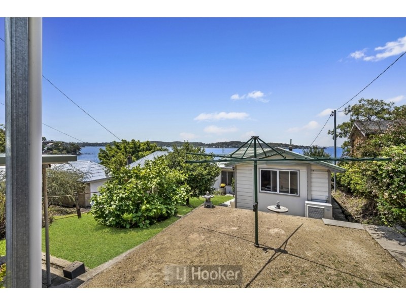 217 Fishing Point Road, Fishing Point NSW 2283