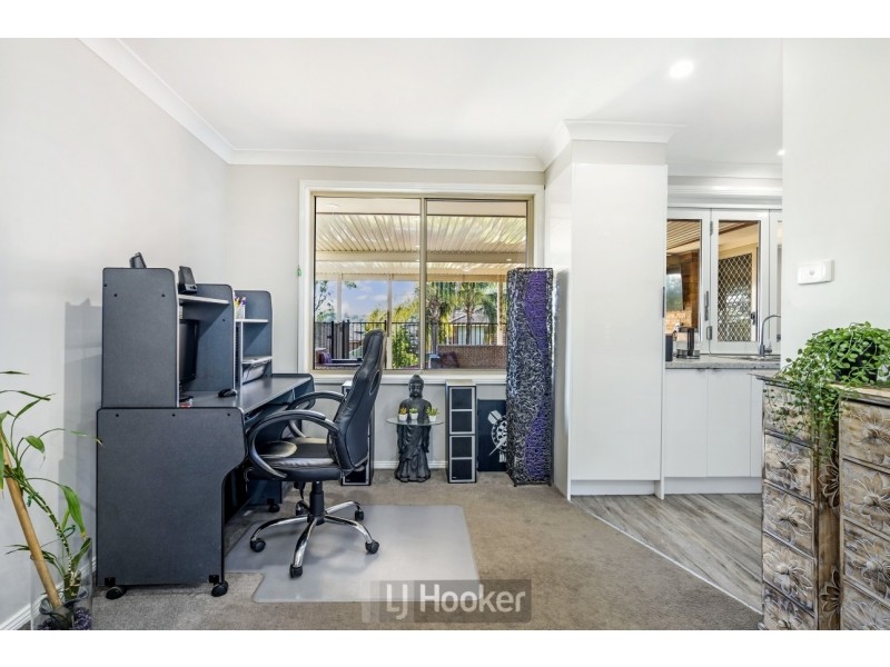 9 Honey Oak Drive, Toronto NSW 2283