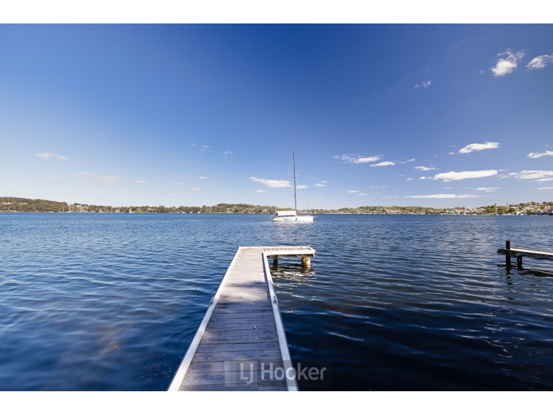 4 Sealand Road, Fishing Point NSW 2283
