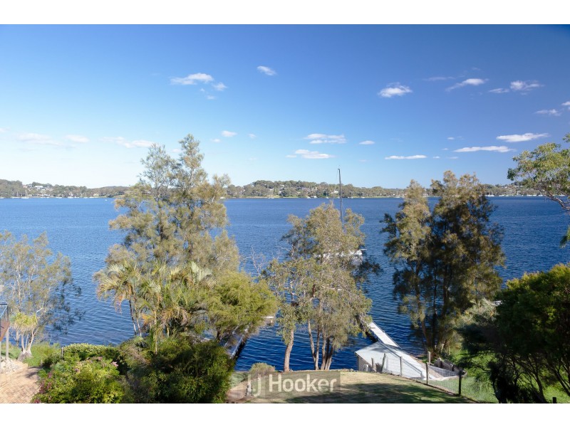 4 Sealand Road, Fishing Point NSW 2283