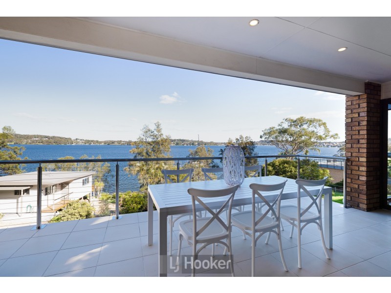 4 Sealand Road, Fishing Point NSW 2283