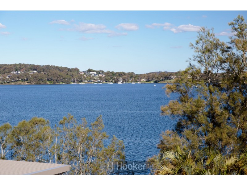 4 Sealand Road, Fishing Point NSW 2283