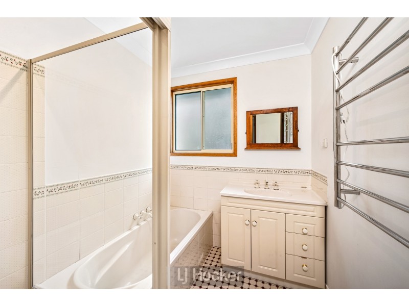 12 Lipton Close, Woodrising NSW 2284