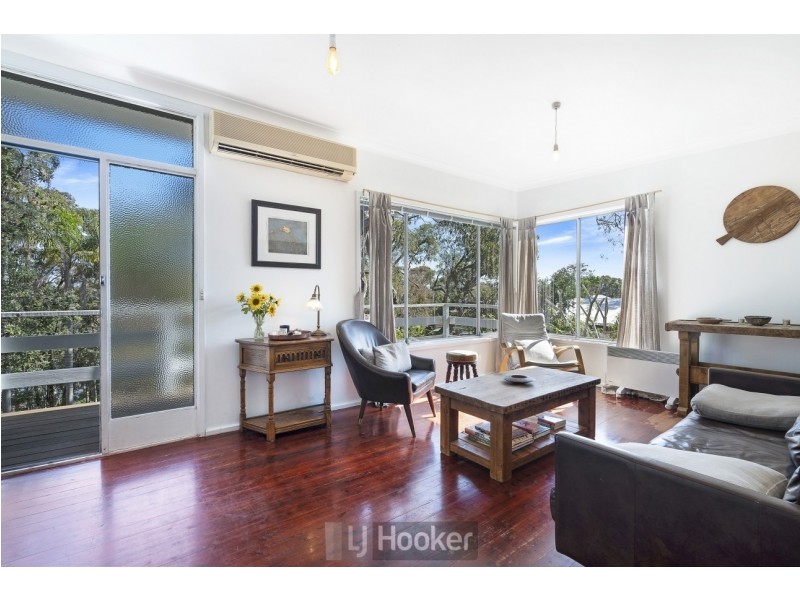 24 Coal Point Road, Coal Point NSW 2283