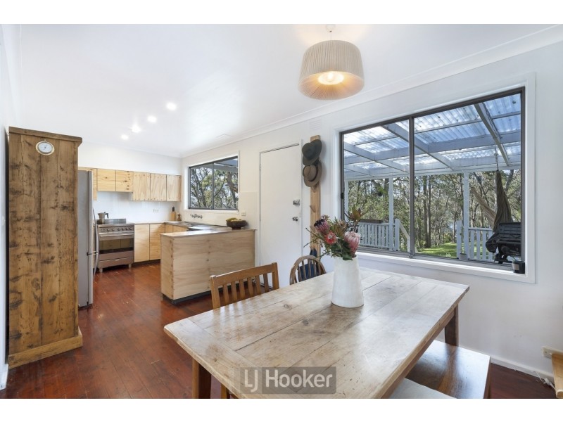 24 Coal Point Road, Coal Point NSW 2283