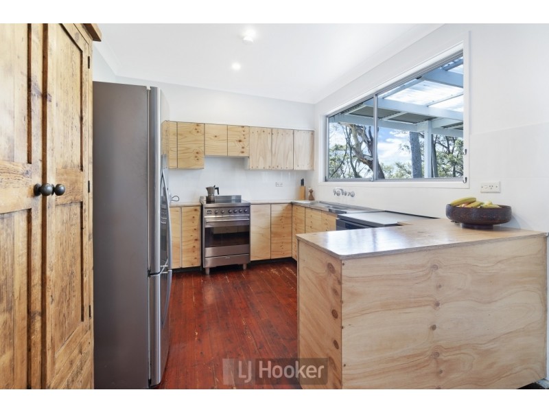 24 Coal Point Road, Coal Point NSW 2283