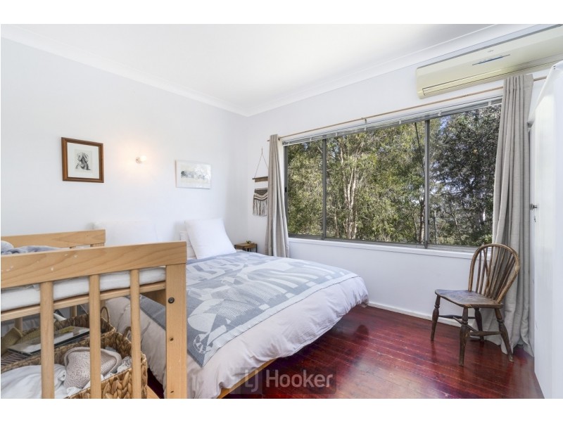 24 Coal Point Road, Coal Point NSW 2283